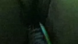 Un uomo che gioca il ...