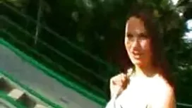 Una giovane ragazza  ...
