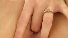 Un uomo che mastica  ...