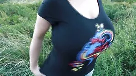 Una ragazza con gli  ...